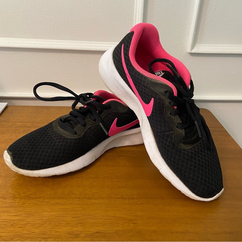 NIKE | Tanjun Running Shoe